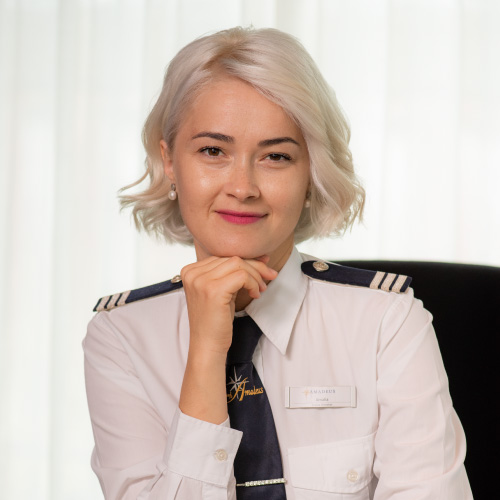 Cruise  Amadeus-careers-sliders-500x500px_07-guest-relations_cruise-director-1